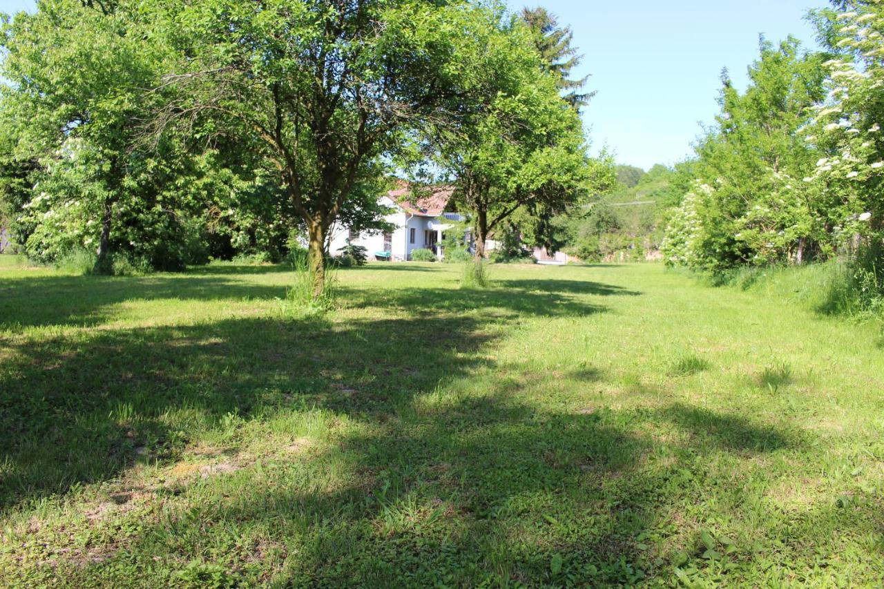 Axtburg Apartments Berbaltavar Екстериор снимка