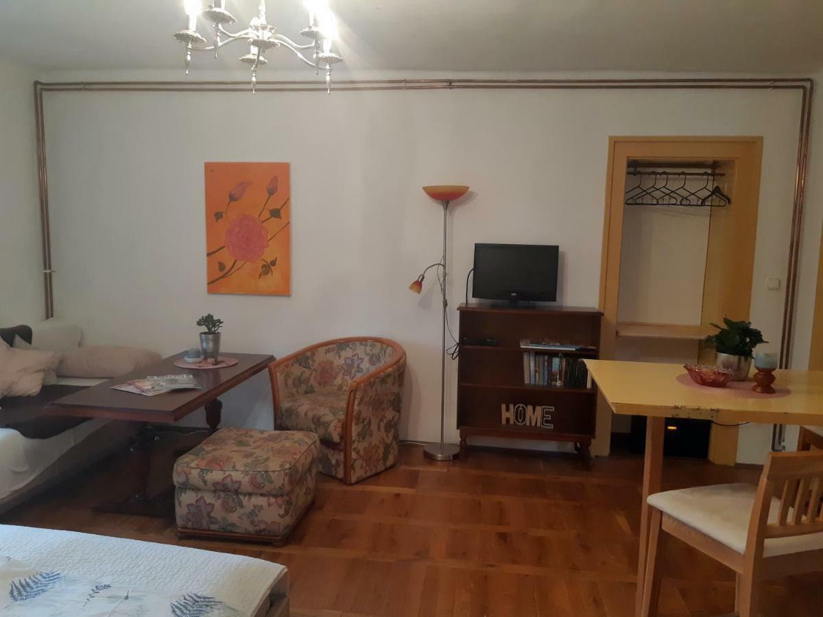 Axtburg Apartments Berbaltavar Екстериор снимка